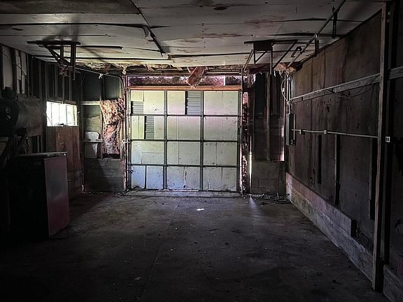 5th image of 345 E Echo Dr