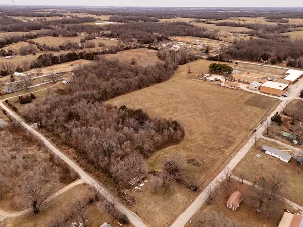 000 E School Street, Everton, MO 65646
