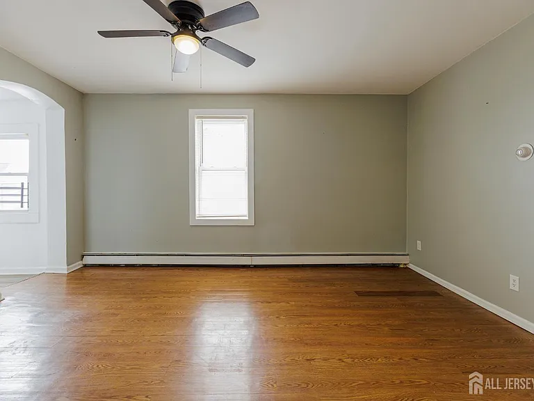 16 Somerset St #2 — Photo 8