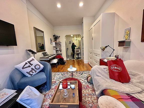 3rd image of 47 W 87th St APT 4C
