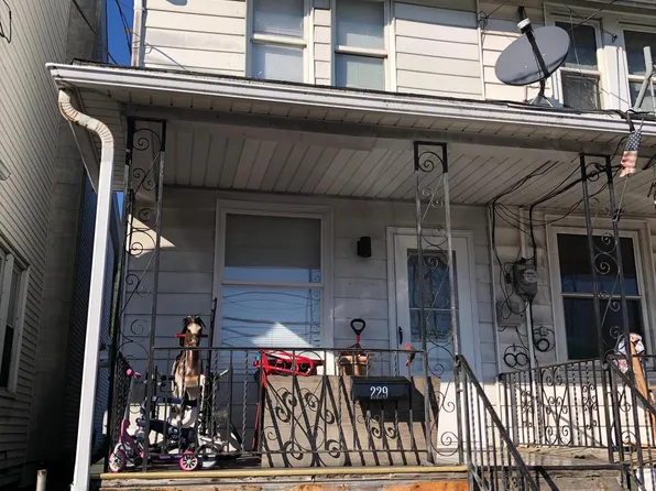 229 W Girard St, Mount Carmel, PA 17851