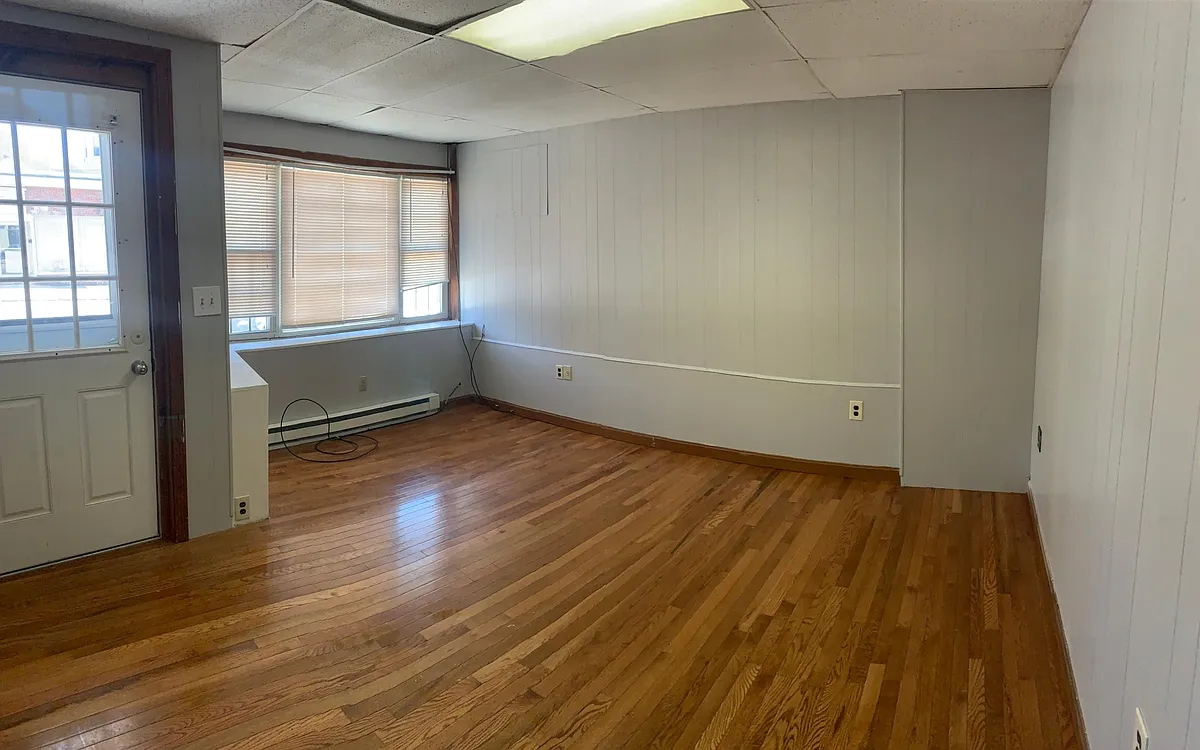 Building Photo - 3 E Main St #1L