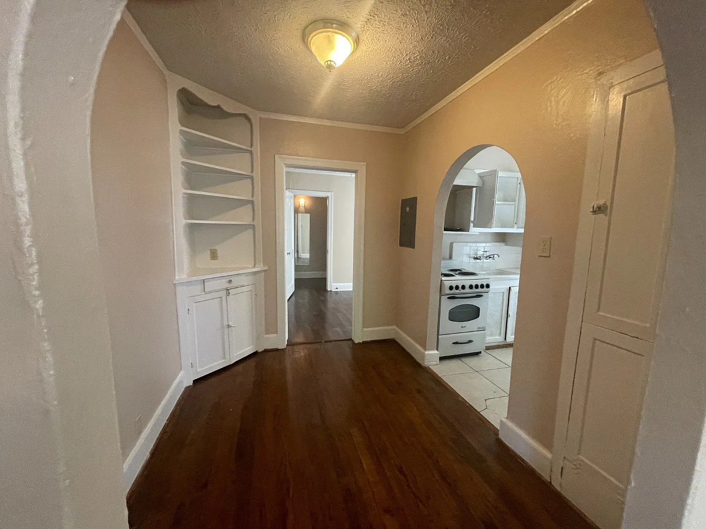 Charming Lower Greenville 1-Bed with Courtyard, Utilities Included 5906 Oram St, #7 — Photo 2