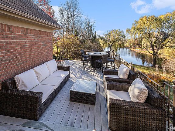 2nd image of 6997 Oakhurst Ridge Rd