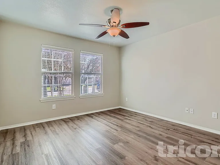 10317 Fossil Valley Dr — Photo 2