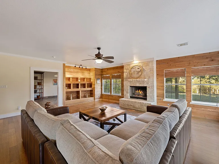 158 Uriah Dr — Photo 8
