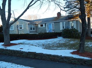 4 Meadow Ln, Lynnfield, MA 01940