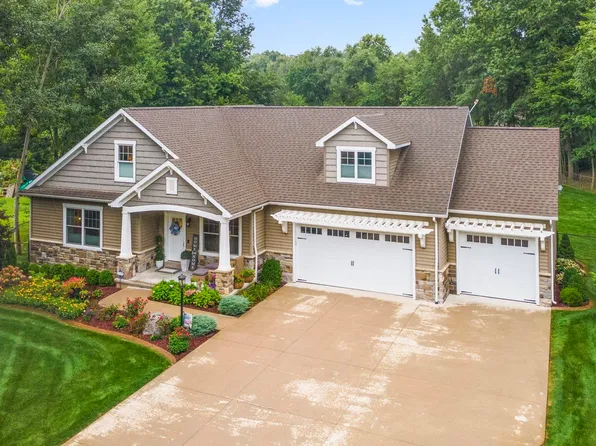 13889 Adirondack Ct, Middlebury, IN 46540