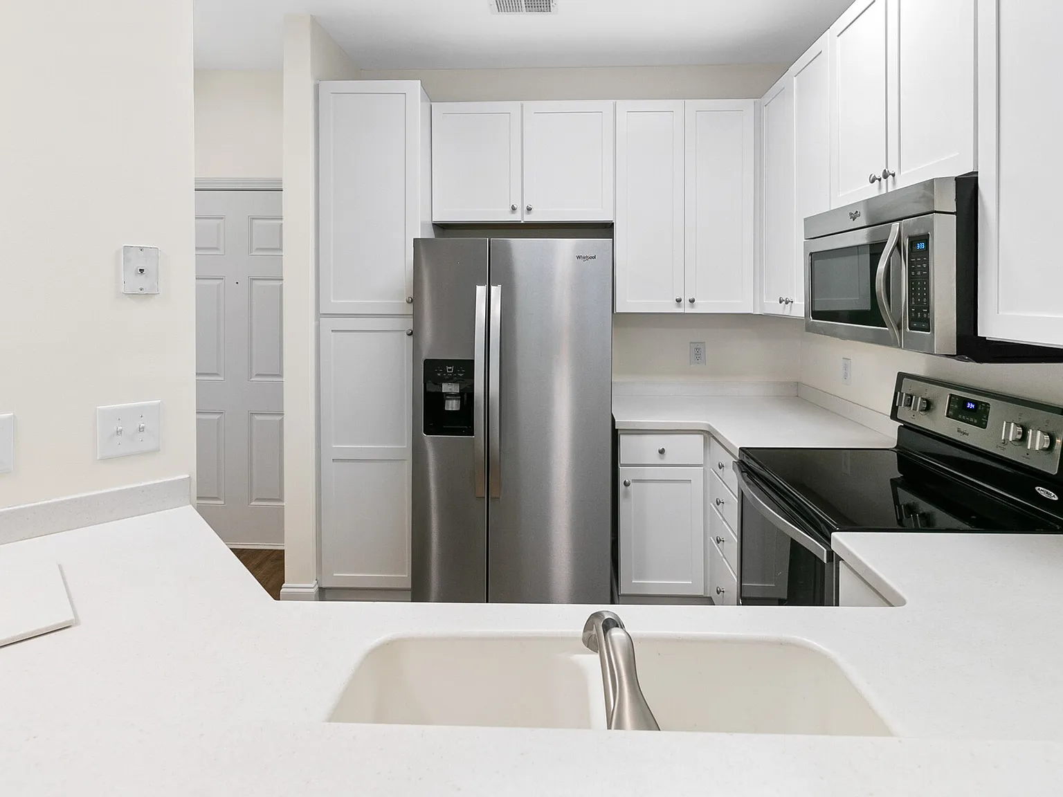 2 bed, 1107 sqft, $2,450 — Photo 2