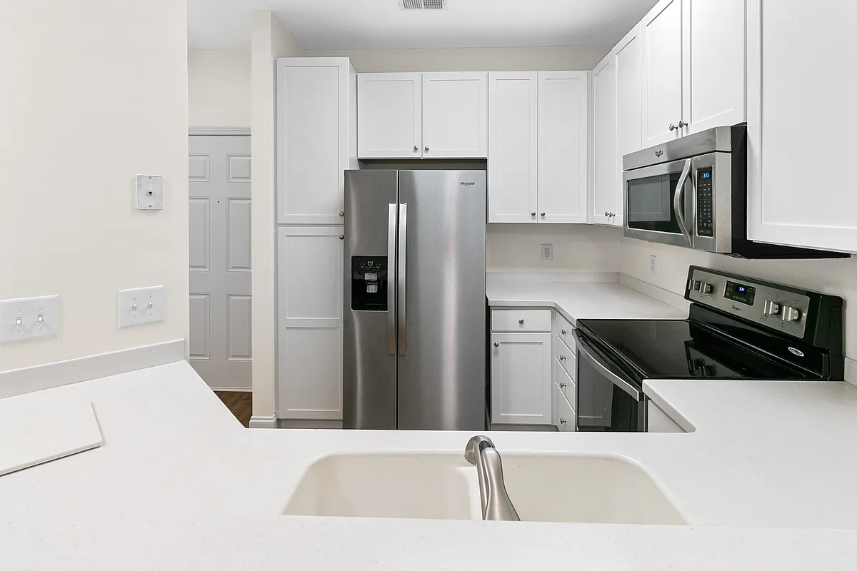 Kitchen - 1817 Basildon Rd #1817