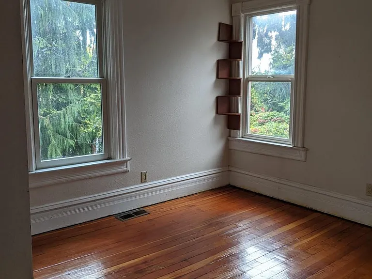 2121 E Cherry St — Photo 16