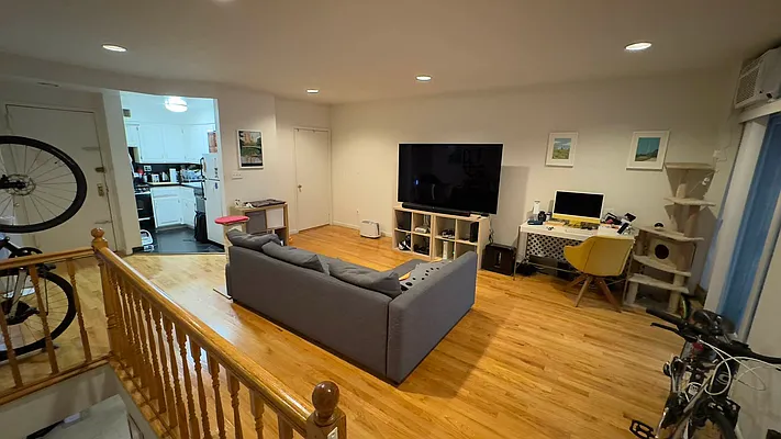 Rented by Bond New York | media 9