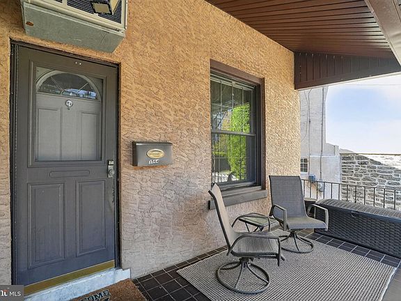 3rd image of 3564 Retta St