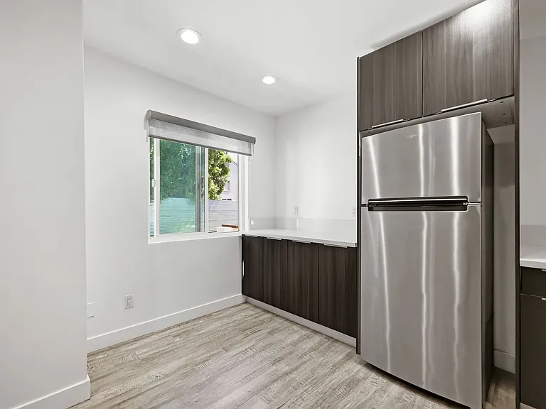 2561 W Avenue 30 — Photo 22