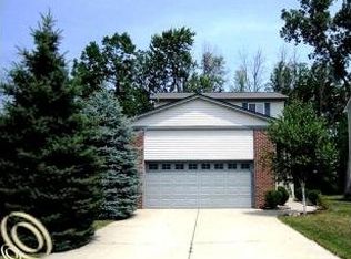 368 Amberwood St, Auburn Hills, MI