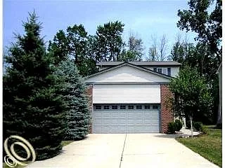 368 Amberwood St photo 1