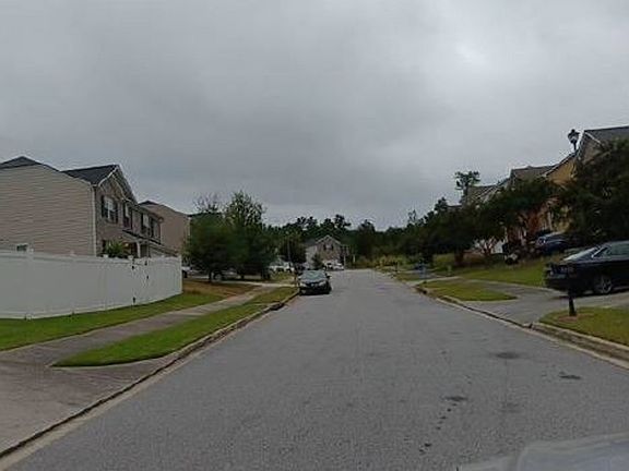 Exterior Neighborhood (street photo)