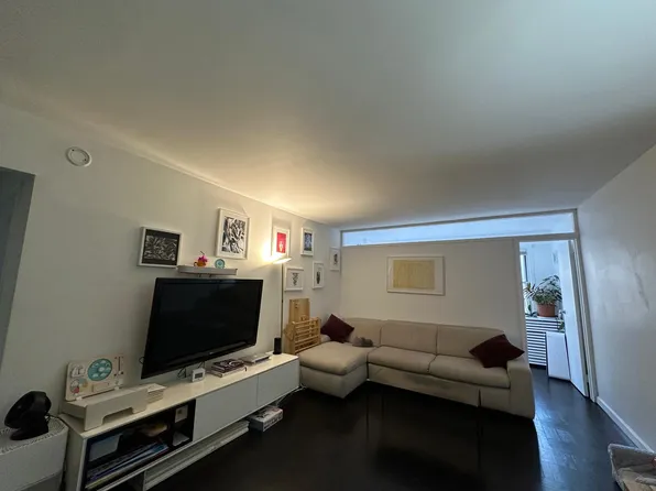 430 West 34th Street image 1 of 18