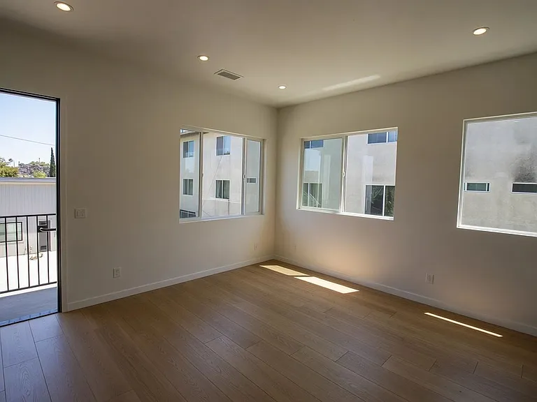1056 Hoffman Ave #2 — Photo 8