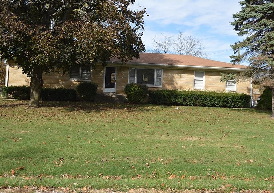 Nice Stone ranch with finished basement & half acre yard. 4 bed rooms, 2 baths.