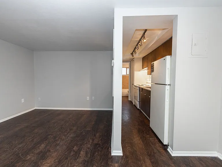 Dexter Street Apartments — Photo 6