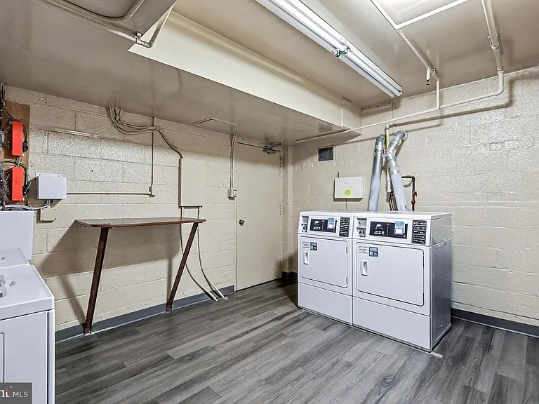 6 Canterbury Sq #301B — Photo 29