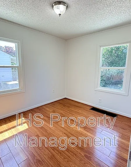 1209 Stevens Dr — Photo 5