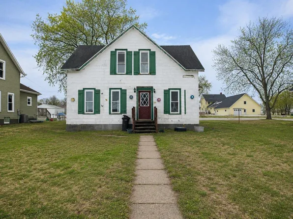 108 W Railroad St, Fredericksburg, IA 50630