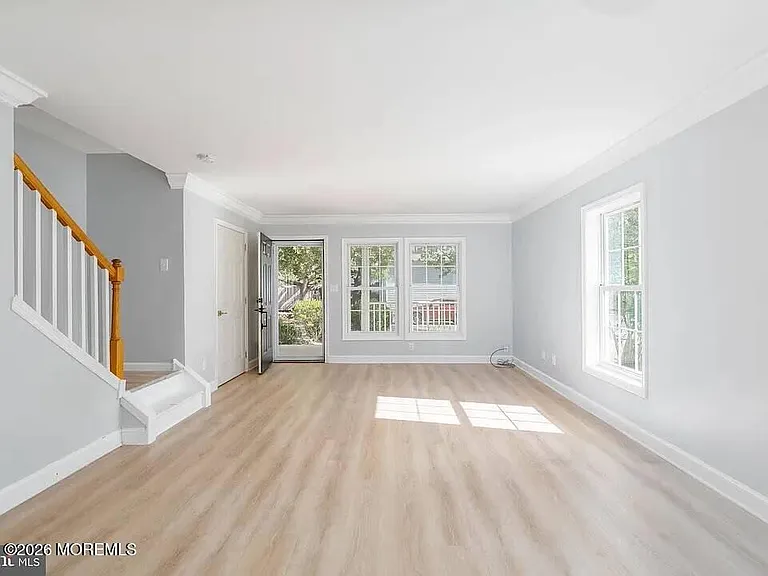 301 Howard St — Photo 6