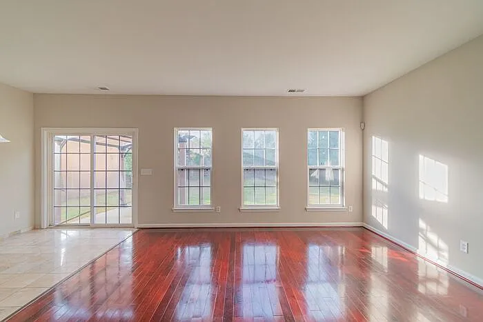 4057 Buckingham Dr — Photo 21