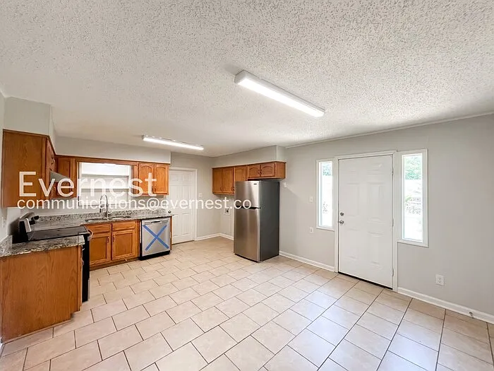 2372 Ashland Dr — Photo 5