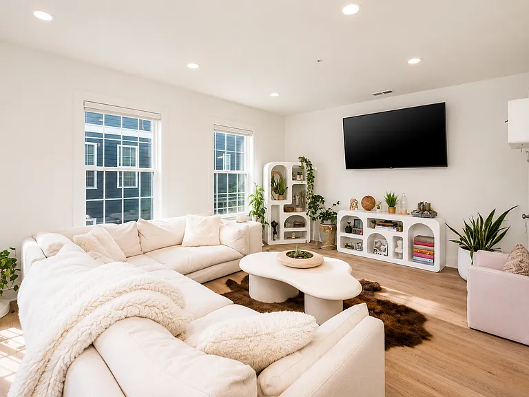 800 Gillian Ln #800 — Photo 11