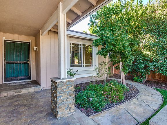 5th image of 558 Gaundabert Ln