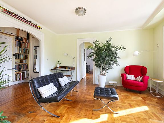 4th image of 125 Eastern Pkwy APT 2B