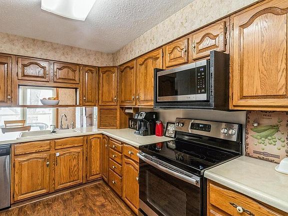 5th image of 608 3rd Ave SE #604