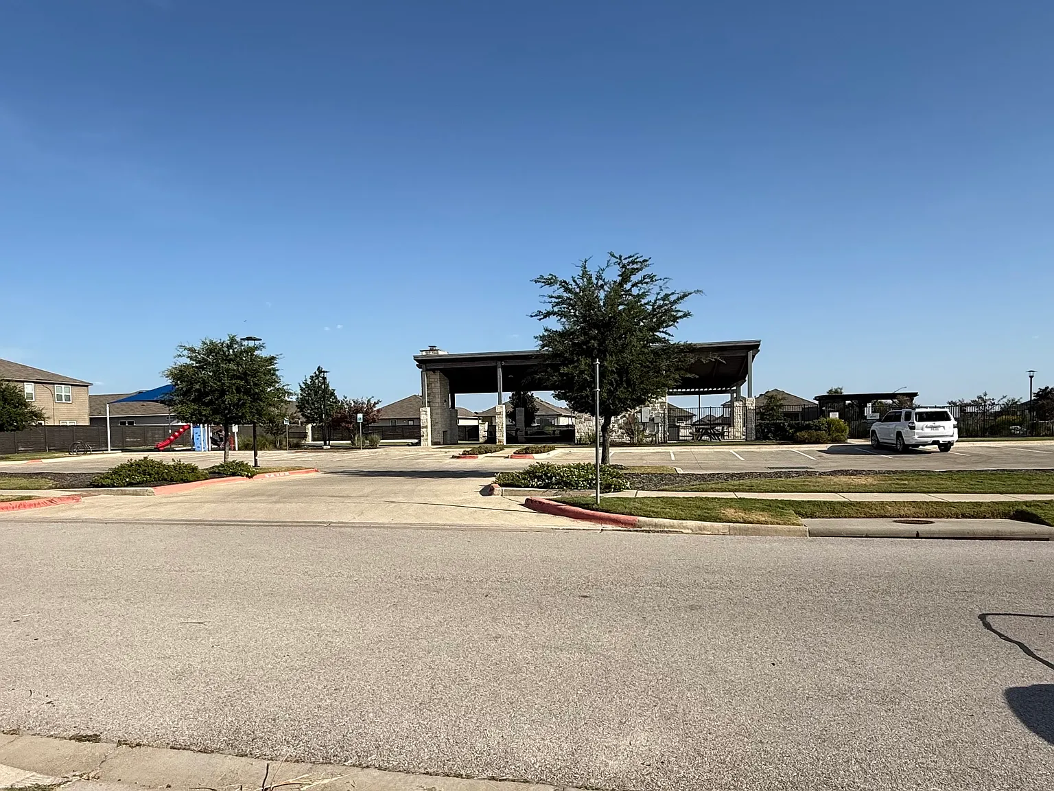 3 bed, 1305 sqft, $1,850 — Photo 4