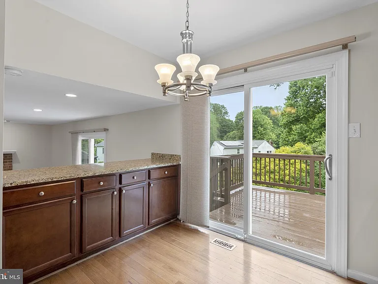 1119 Halesworth Dr — Photo 15