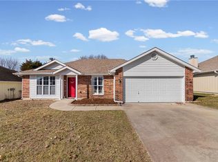 1113 Foxridge Dr, Warrensburg, MO 64093