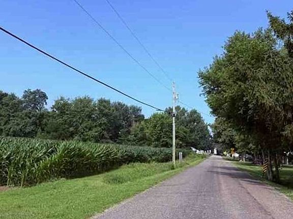 Exterior Neighborhood (street photo)