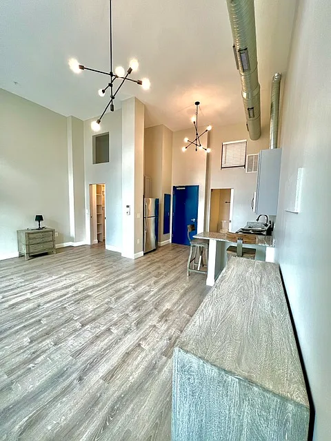 109 W Lexington St #6A