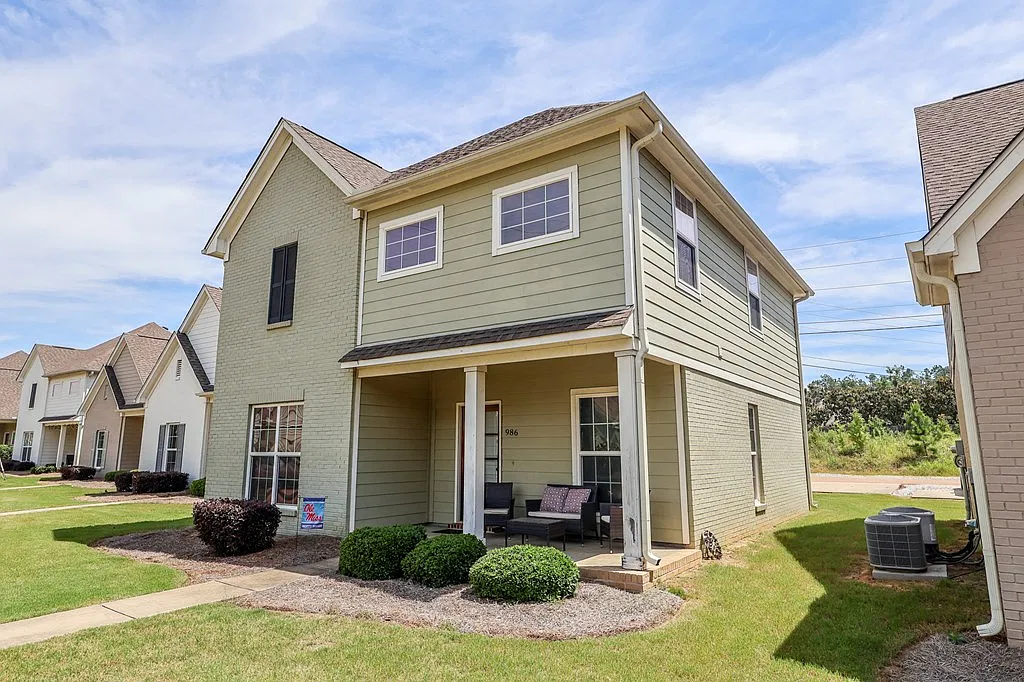 4 bed, 4.5 bath, 1885 sqft, $3,000 — Photo 1