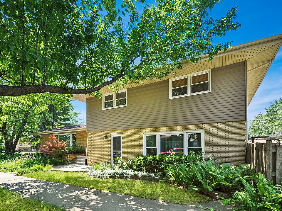 1st image of 4700 W 98th Pl