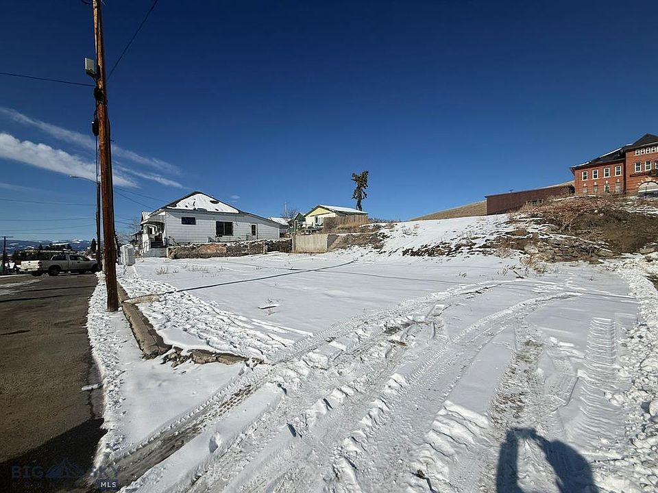 1st image of E Daly St