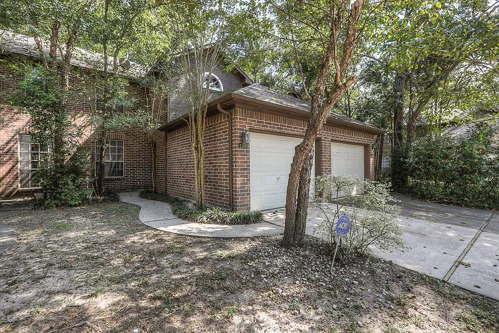 3 bed, 2.5 bath, 1589 sqft, $1,900 — Photo 1