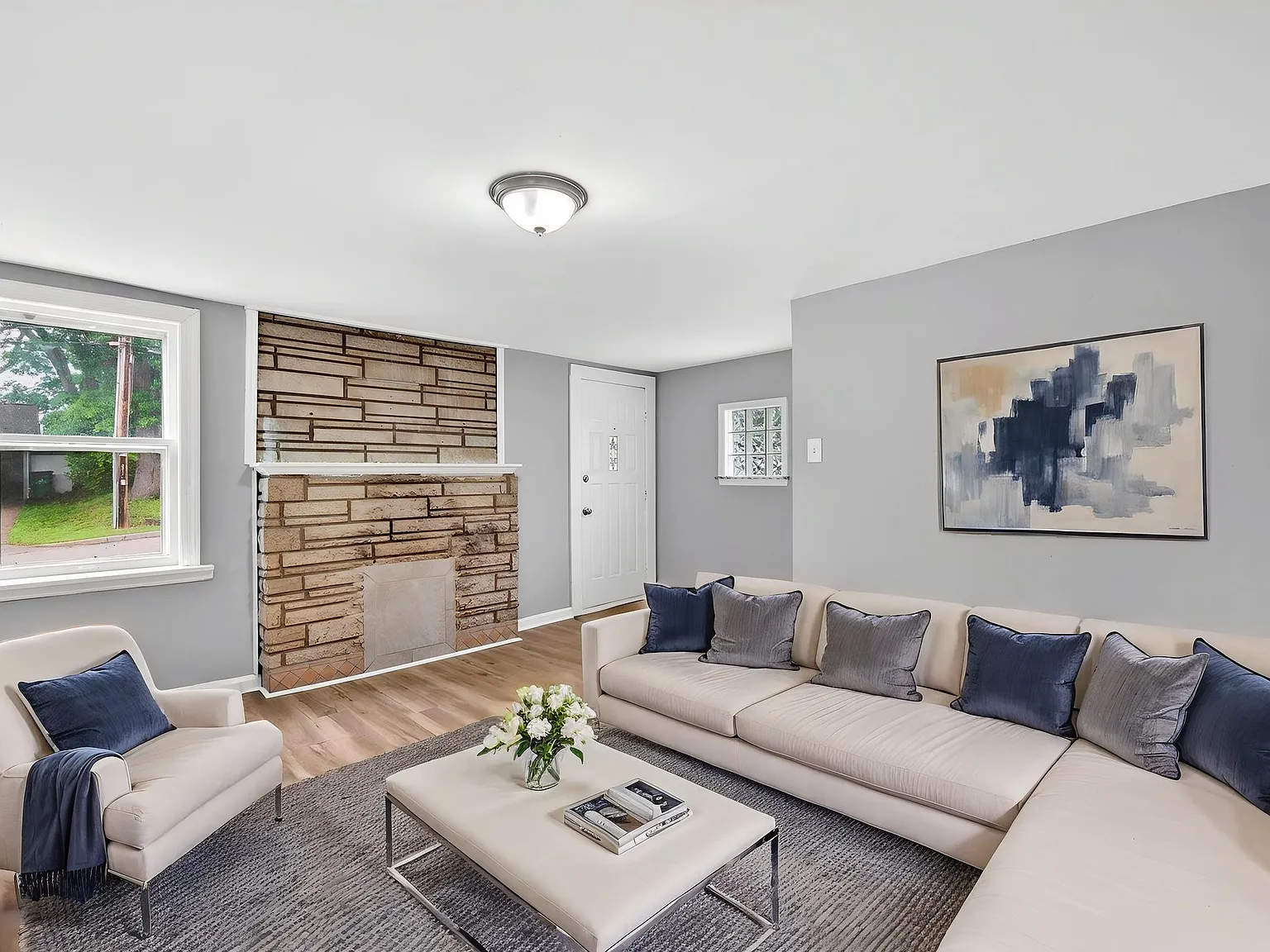 2 bed, 840 sqft, $2,283 — Photo 2