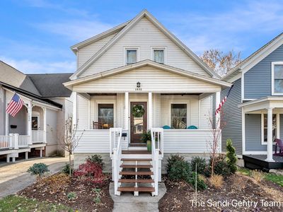 1022 Washington Ave, Grand Haven, MI, 49417