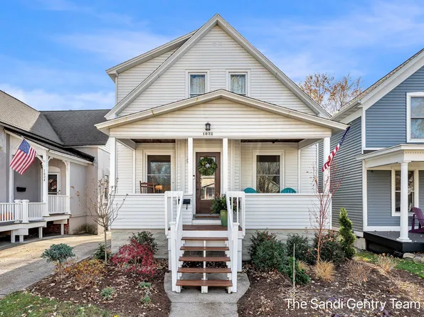 1022 Washington Ave, Grand Haven, MI 49417