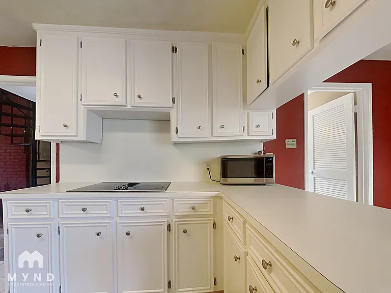 2103 Woodland Springs St — Photo 5