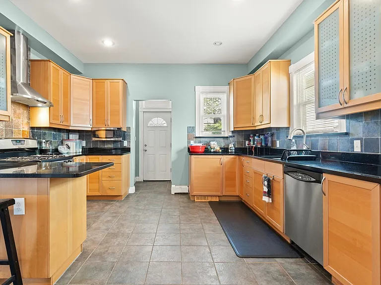 23 Gordon St — Photo 10