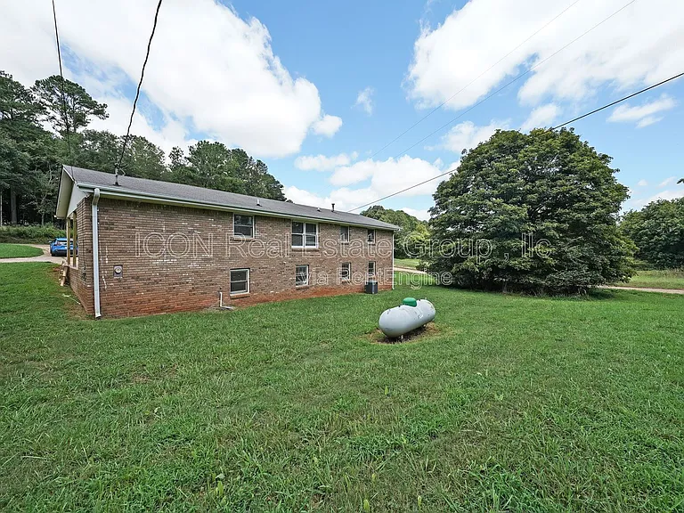 251 Hog Farm Cir — Photo 23